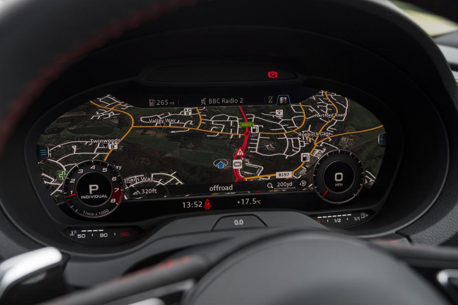 Панель приборов Audi RS3 Sedan (8V) 2017 года  (UK) (фото 28 из 40)